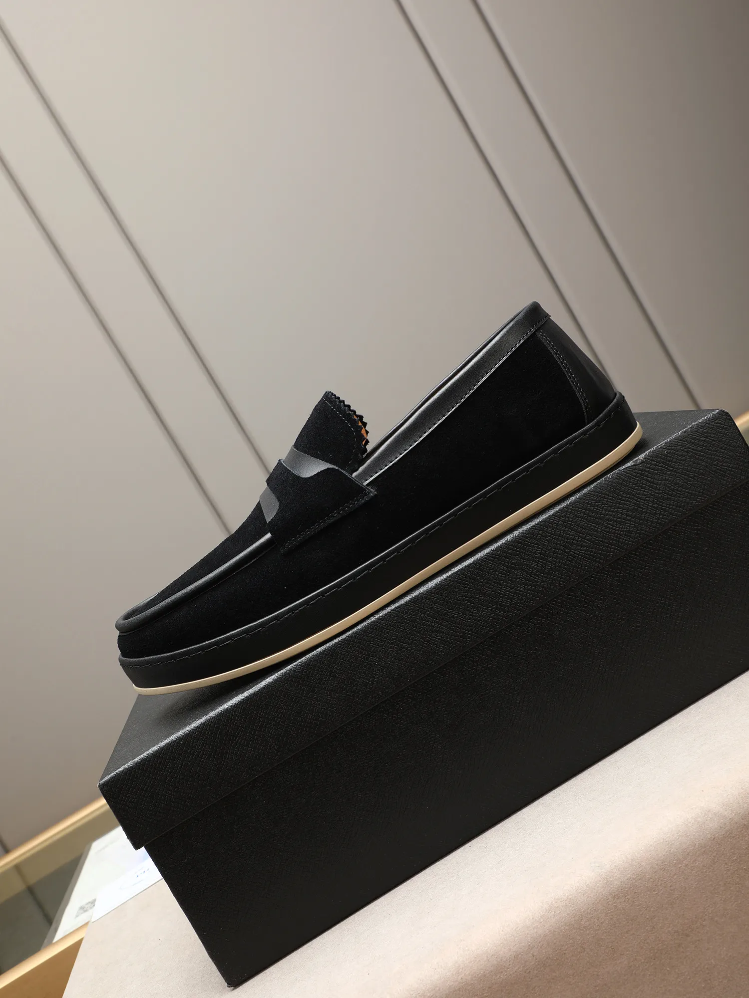 Men's men's shoes 💰P420 🆕🔥New update🔥👟PRADA (Prada) new products are released, imported soft cowhide, fashionable to allow air to penetrate the entire shoe, and the awesome shoes [strong] bring an extremely comfortable and breathable feeling! Beautiful inside and out! Exquisite workmanship, top-grade cowhide material, 😌Number: 38~44 (45 customized) 4 colors of black, blue, gray to choose from.